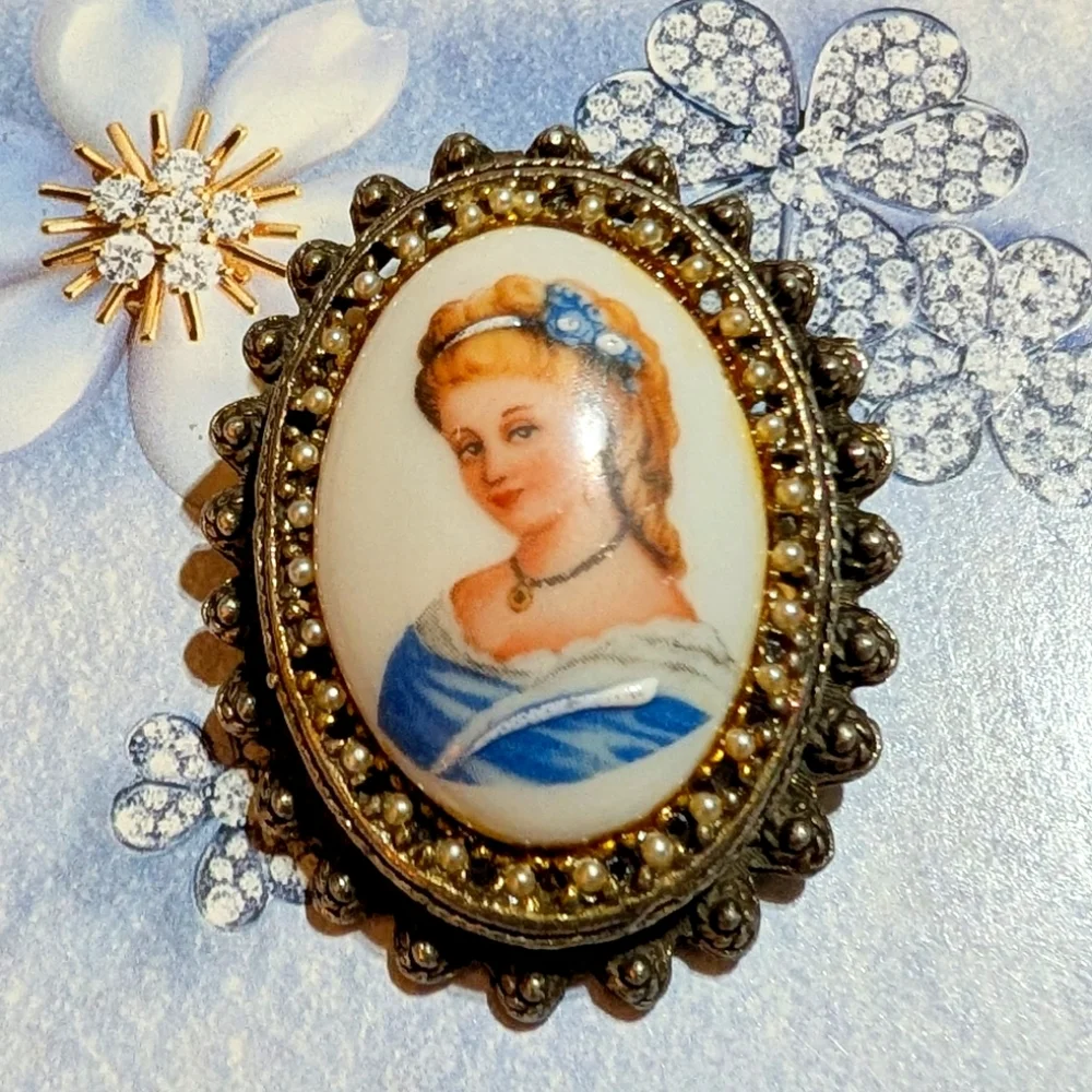 Vtg Limoges Made In France Hand Painted Victorian Lady Pendant Brooch